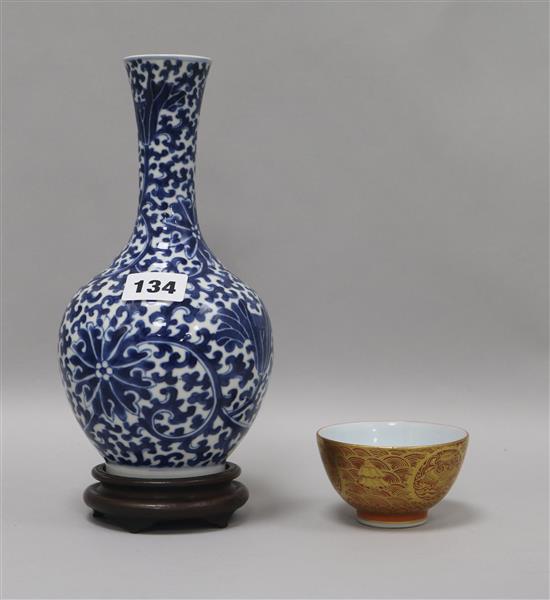 A Chinese blue and white vase and a tea bowl H. 23.5cm